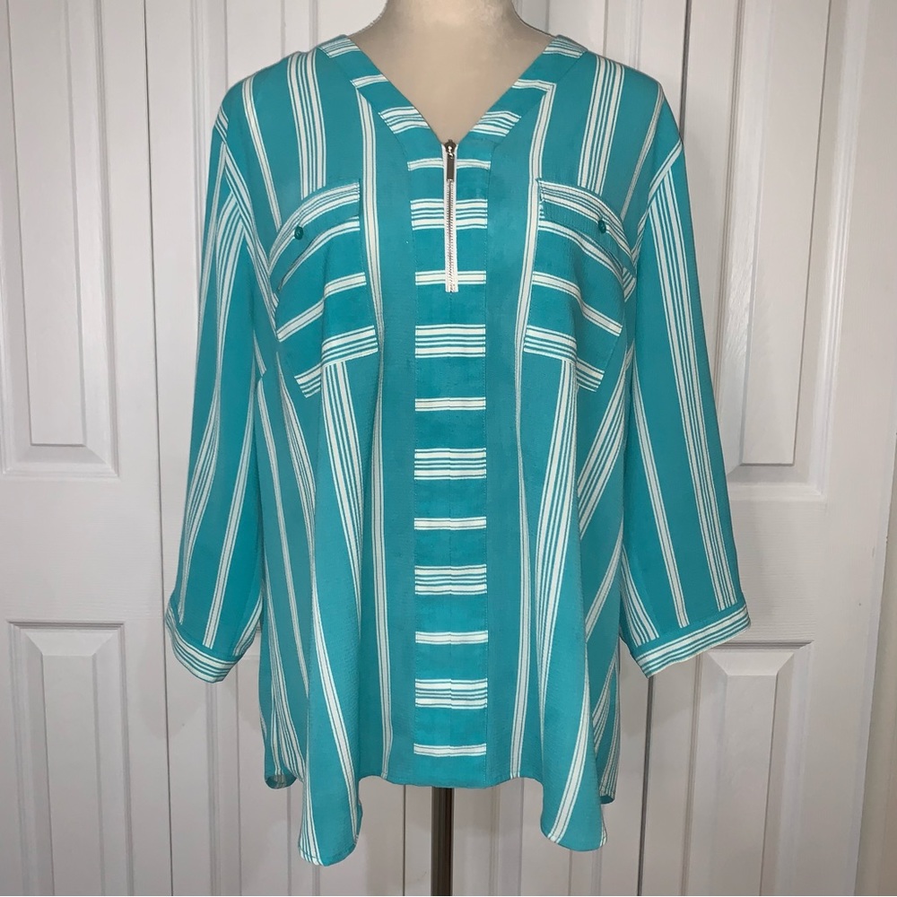 Kim Rogers Curvy 2X aqua&white striped top with zip front, pockets& button cuff